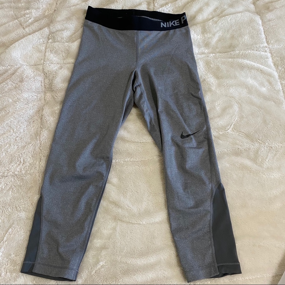 Cropped Nike Pros